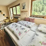 Hollys Lägenhet *