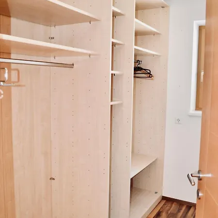 Apartman Hollys *