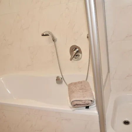 Hollys Daire *